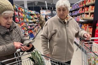 Diskriminační a dražší život bez aplikace? Vzali jsme dvě seniorky nakupovat - Seznam Zprávy